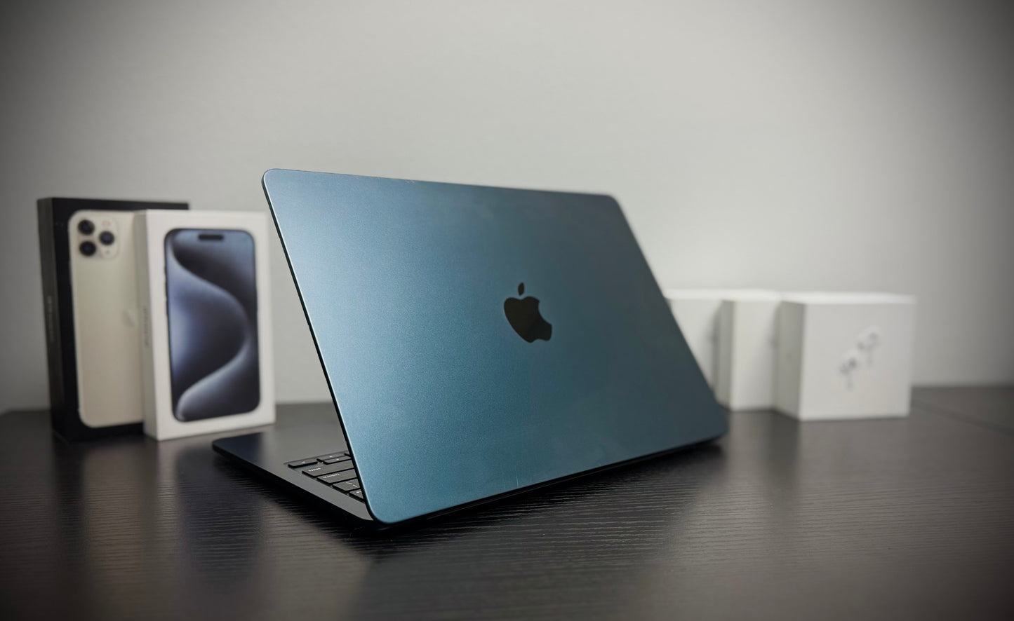 MacBook Air 2022 M2 – 16GB or 8GB RAM, 256GB SSD | Power and Portability Redefined