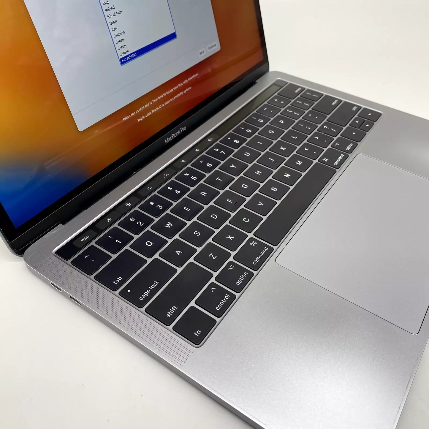 MacBook Pro 2017 13” | Intel Core i5 | 8GB RAM | 250GB SSD | Retina Display