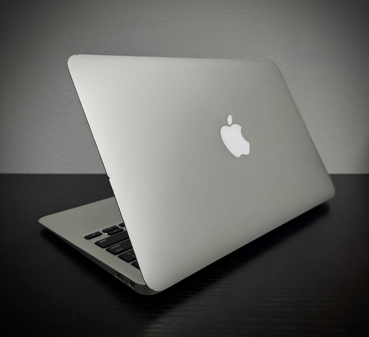 MacBook Air 11” (2015) | 121GB SSD | Lightweight & Powerful | Best Price