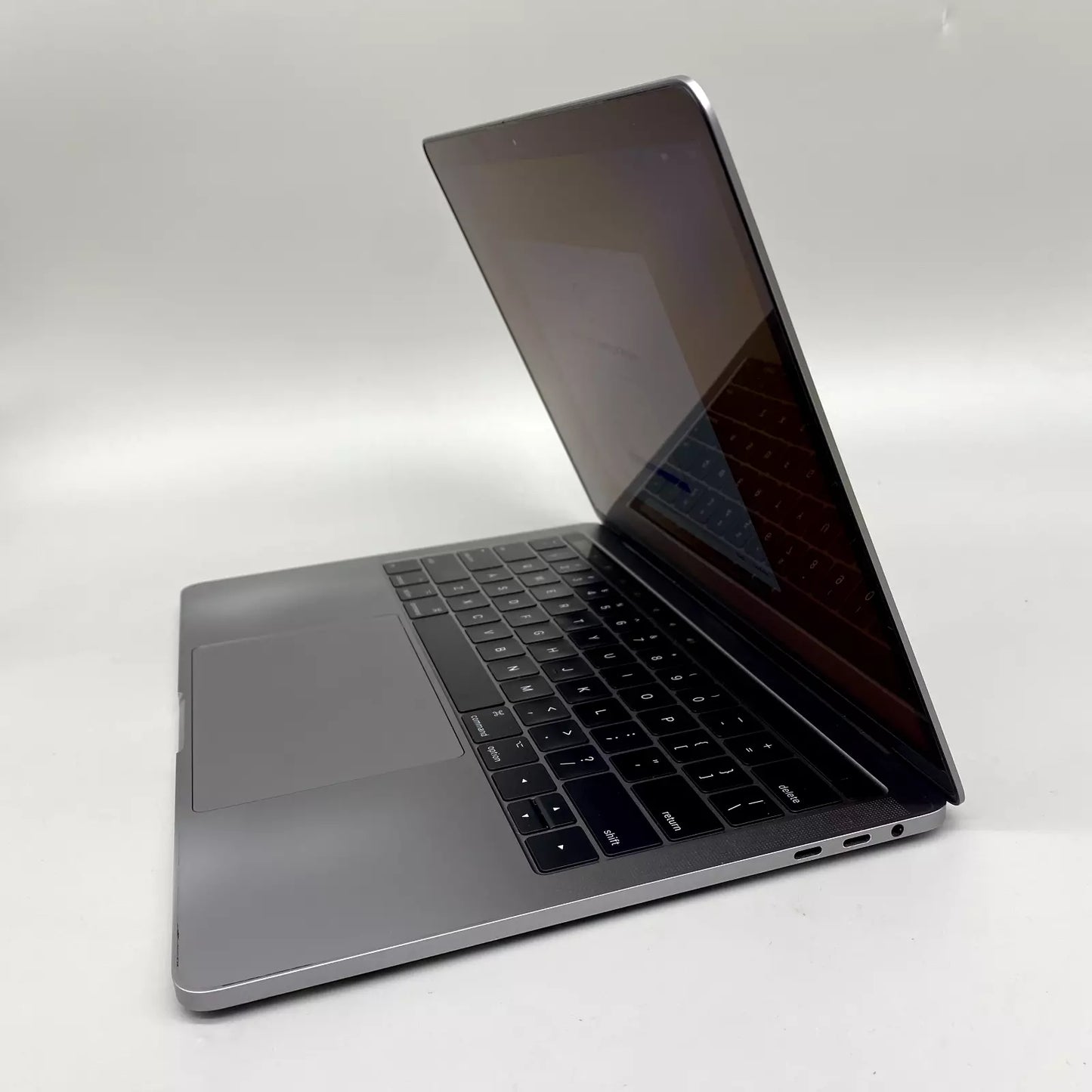MacBook Pro 2017 13” | Intel Core i5 | 8GB RAM | 250GB SSD | Retina Display